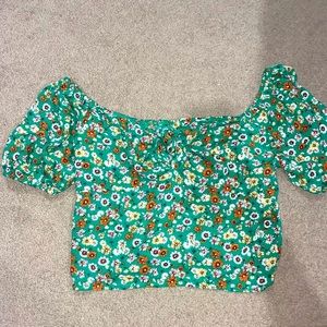 Cropped floral green top